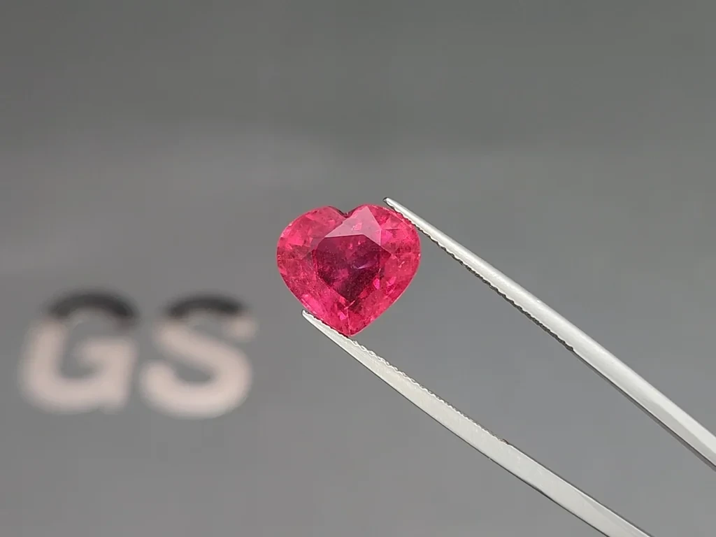 Tourmaline rubellite shape heart  6.75 carats, Africa Image №3