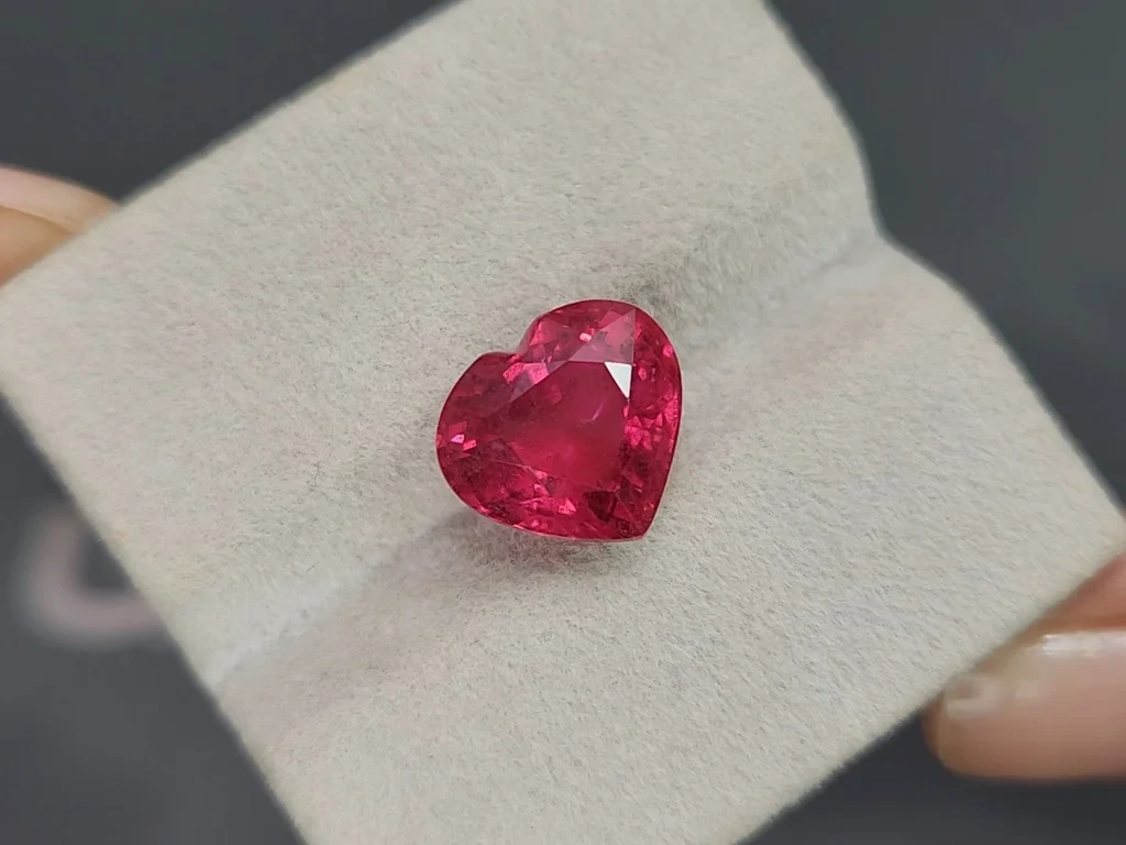 Tourmaline rubellite shape heart  6.75 carats, Africa Image №4