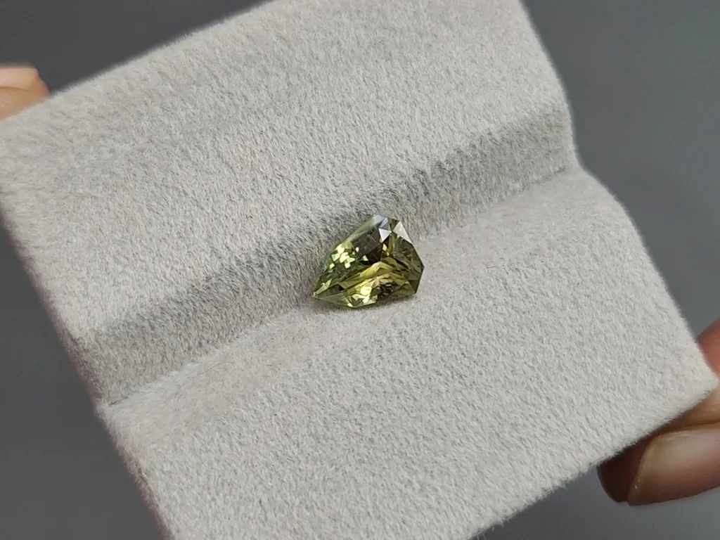 Chrysoberyl fancy cut 1.61 carats, Sri Lanka Image №4