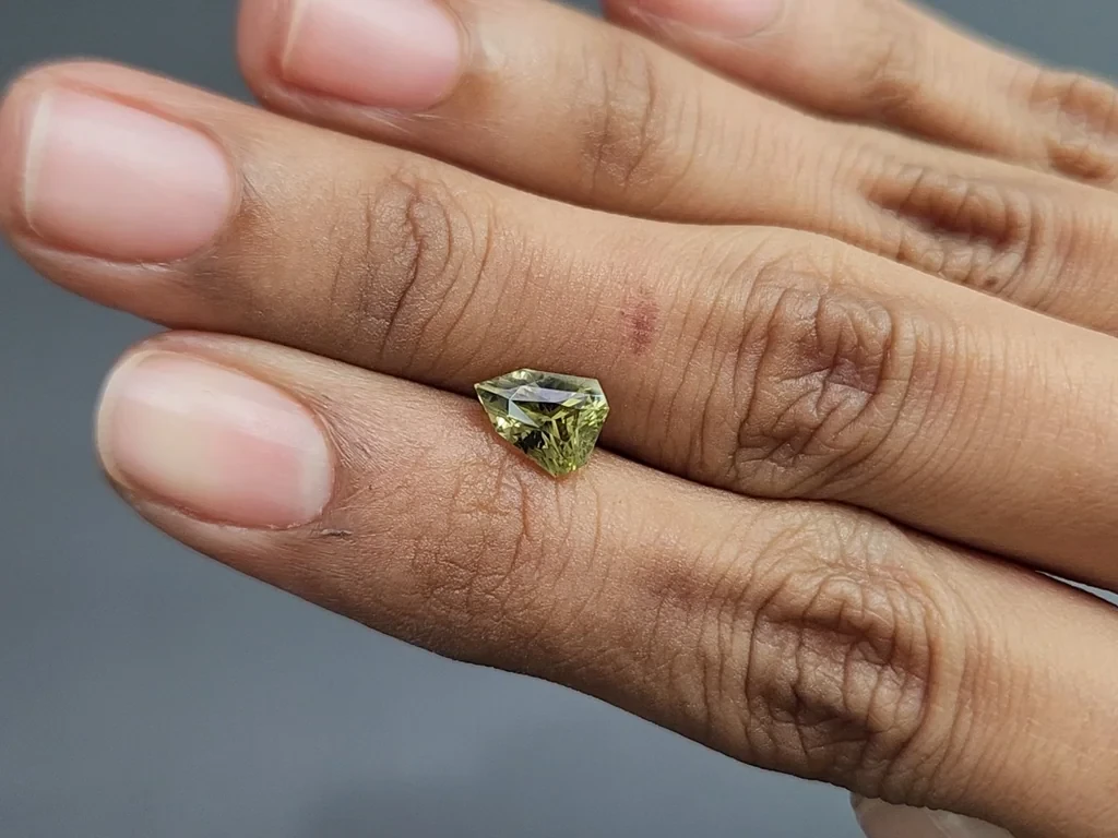 Chrysoberyl fancy cut 1.61 carats, Sri Lanka Image №2
