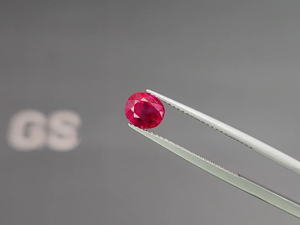 Unheated ruby Pigeon's Blood oval cut 2.00 carats, Burma (Mogok) Image №3