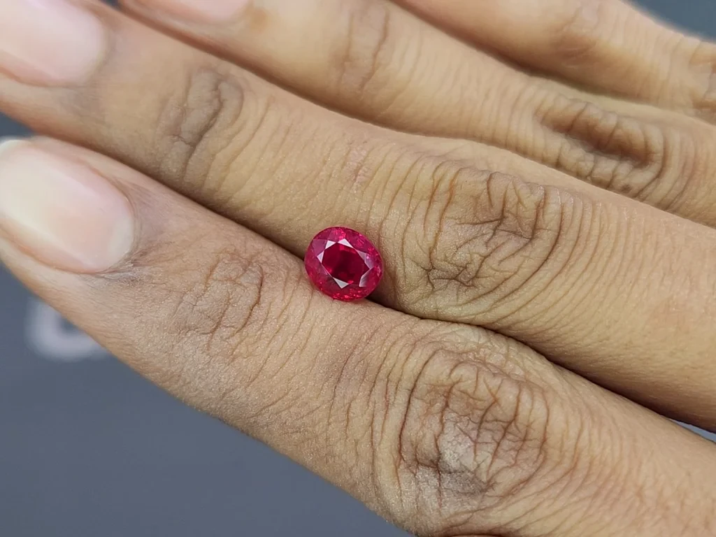 Unheated ruby Pigeon's Blood oval cut 2.00 carats, Burma (Mogok) Image №2