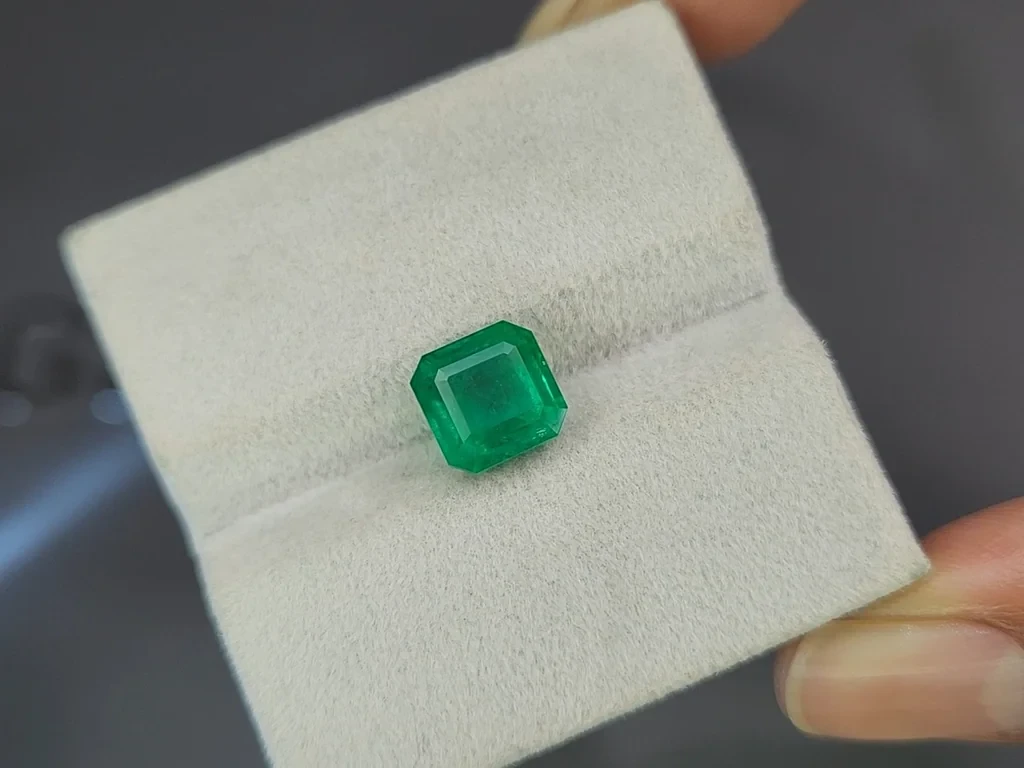 Emerald octagon cut 3.30 carats, Colombia Image №4