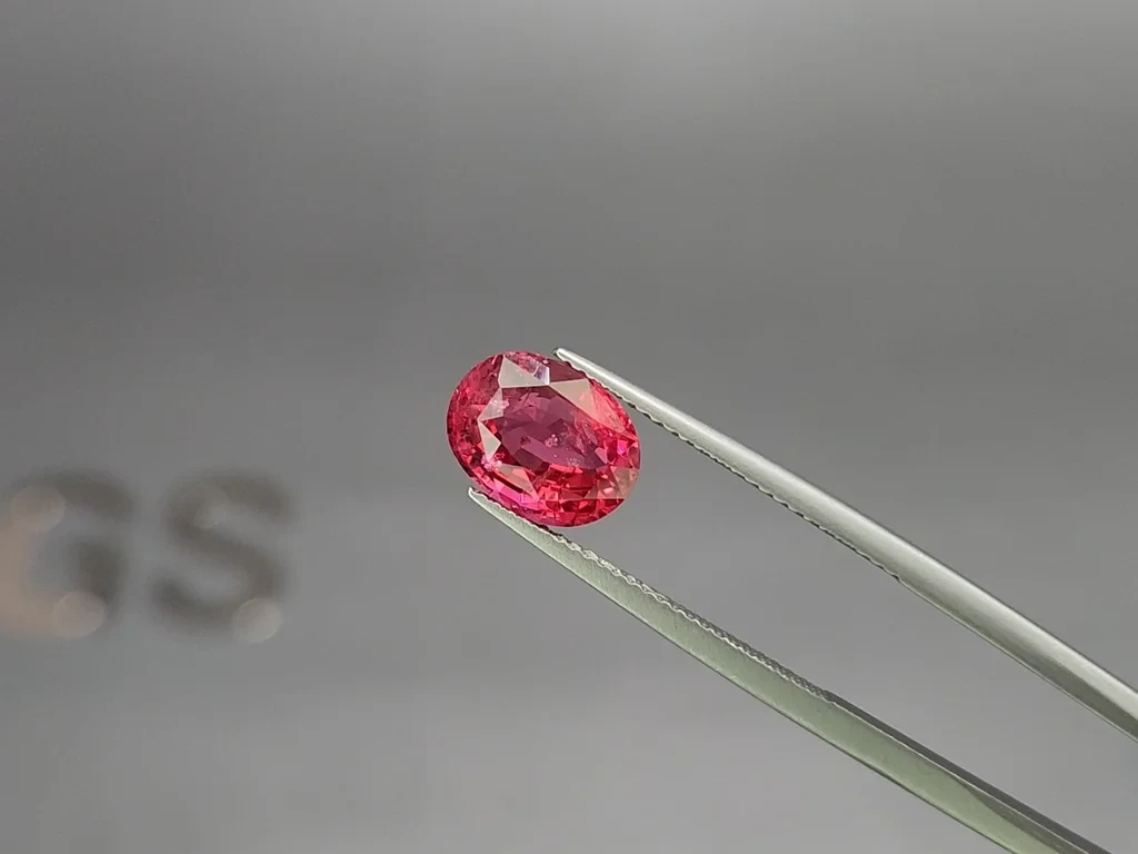 Mahenge spinel Vivid Pink oval cut 3.52 carats, Tanzania Image №3