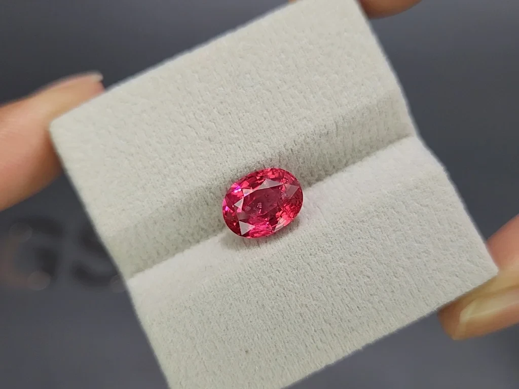 Mahenge spinel Vivid Pink oval cut 3.52 carats, Tanzania Image №4
