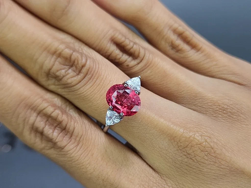 Mahenge spinel Vivid Pink oval cut 3.52 carats, Tanzania Image №5