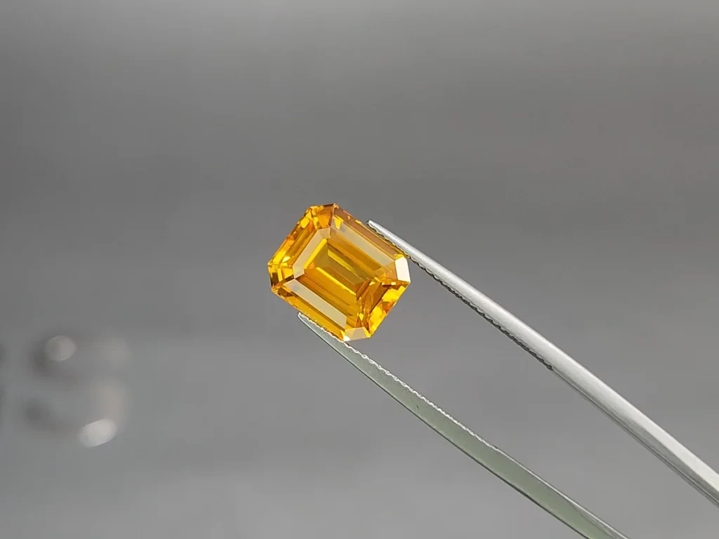 Sapphire orange yellow emerald cut 7.08 carats, Sri Lanka Image №3