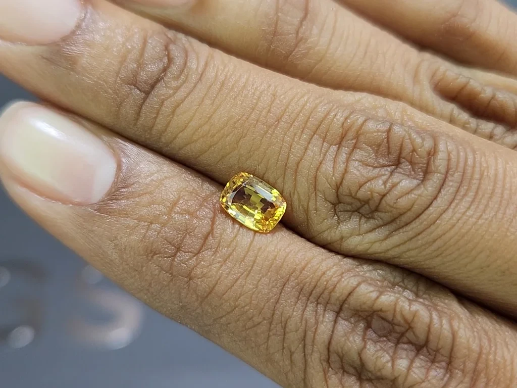 Yellow sapphire cushion cut 1.13 carats, Madagascar Image №2