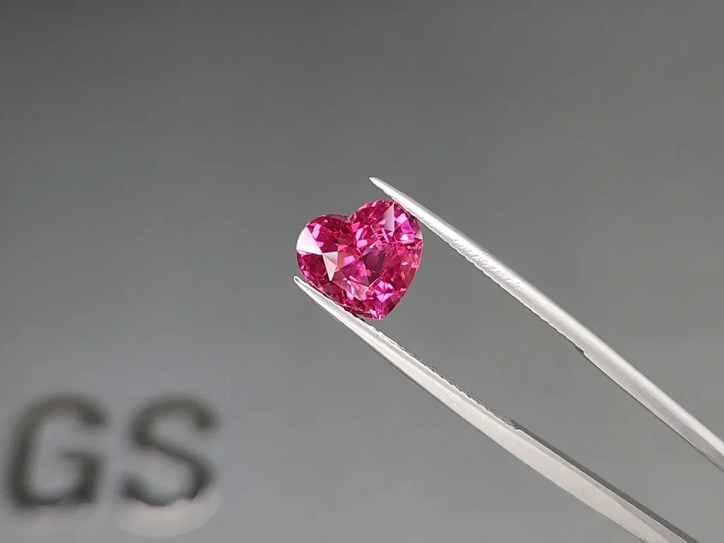 Vivid pink Mahenge spinel in heart shape 3.68 carats, Tanzania Image №3