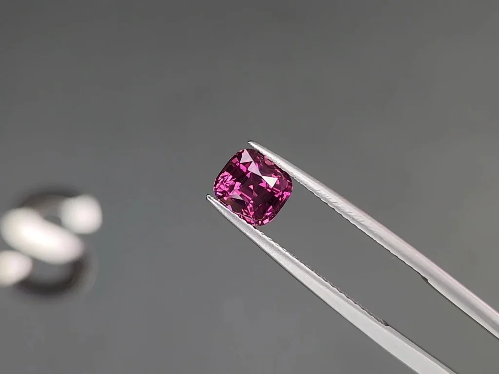 Pink sapphire in cushion cut 2.08 carats, Madagascar Image №3