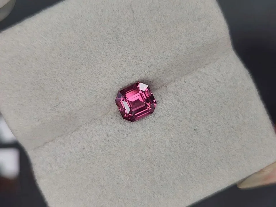 Vivid pink Mahenge spinel in octagon cut 1.26 carats, Tanzania Image №4