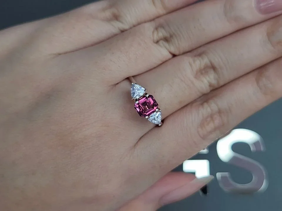 Vivid pink Mahenge spinel in octagon cut 1.26 carats, Tanzania Image №5