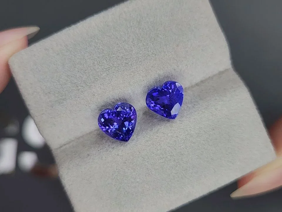 Pair of tanzanites in heart shape 4.47carats, Tanzania  Image №4