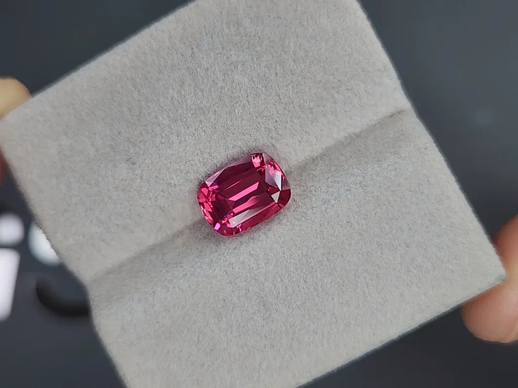 Spinel Mahenge Vibrant Pink-Red cushion cut 3.06 carats, Tanzania  Image №4