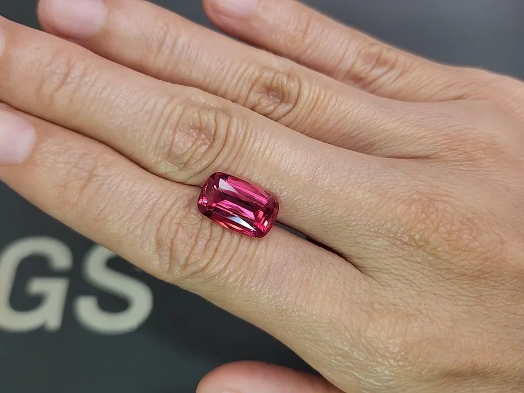 Spinel Mahenge Vibrant pink red cushion cut 6.01 carats, Tanzania   Image №2