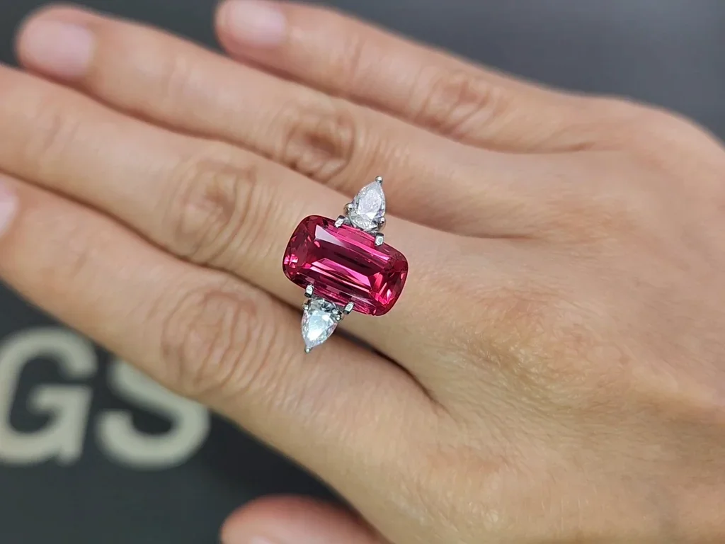 Spinel Mahenge Vibrant pink red cushion cut 6.01 carats, Tanzania   Image №5