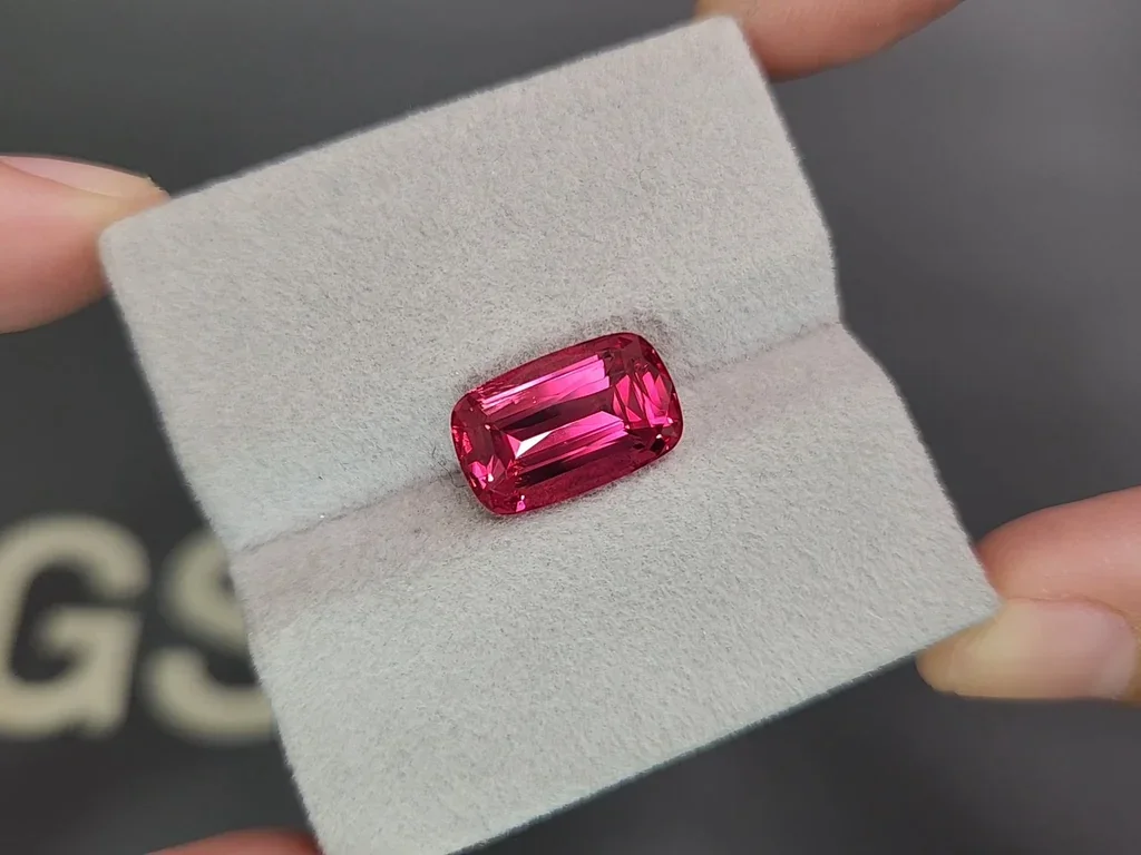 Spinel Mahenge Vibrant pink red cushion cut 6.01 carats, Tanzania   Image №4