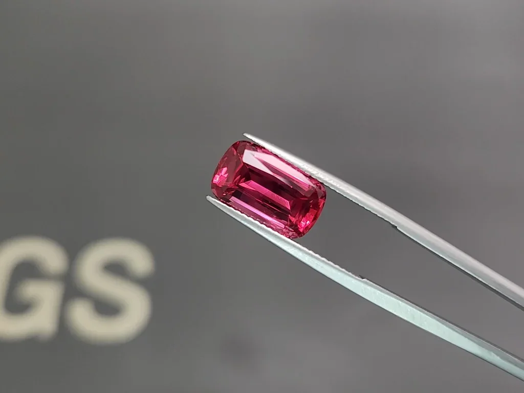 Spinel Mahenge Vibrant pink red cushion cut 6.01 carats, Tanzania   Image №3