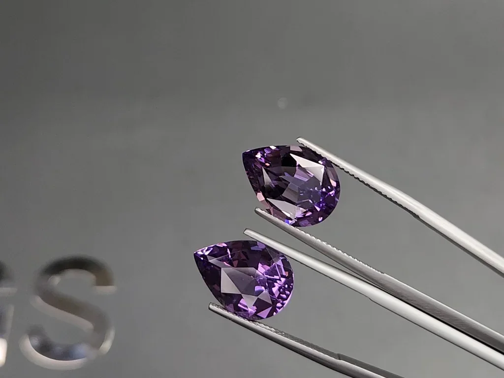 Pair of amethysts precision pear cut 11.00-12.00 carats, Brazil Image №3
