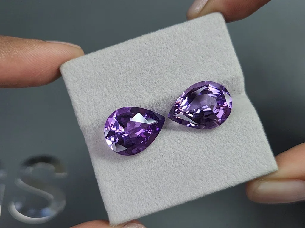 Pair of amethysts precision pear cut 11.00-12.00 carats, Brazil Image №4