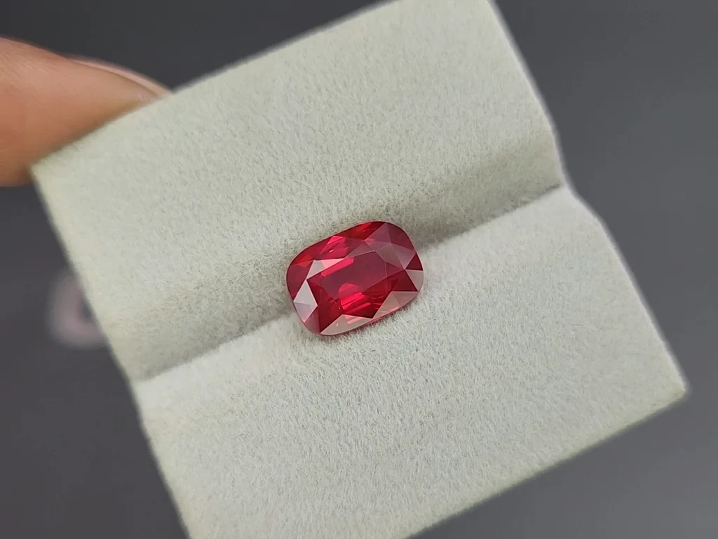 Red spinel Mahenge cushion cut 4.04 carats, Tanzania Image №4