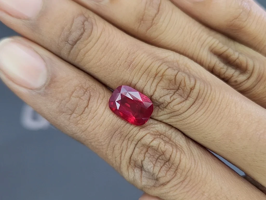 Red spinel Mahenge cushion cut 4.04 carats, Tanzania Image №2