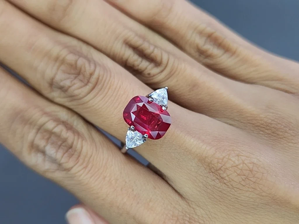 Red spinel Mahenge cushion cut 4.04 carats, Tanzania Image №5
