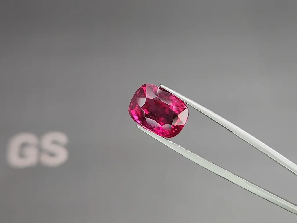 Rubellite tourmaline cushion cut 9.40 carats, Africa Image №3