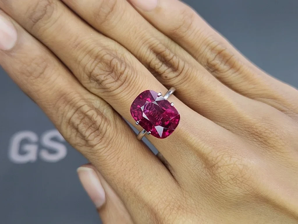 Rubellite tourmaline cushion cut 9.40 carats, Africa Image №5
