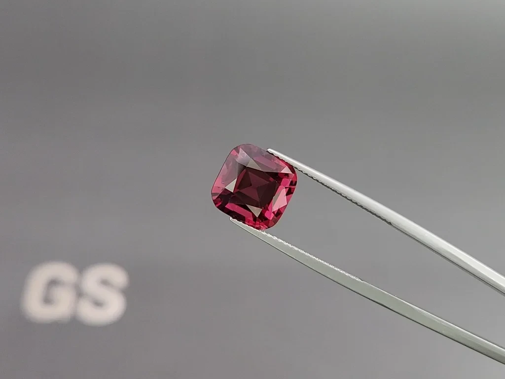 Garnet cushion cut  7.16 carats, Tanzania Image №3