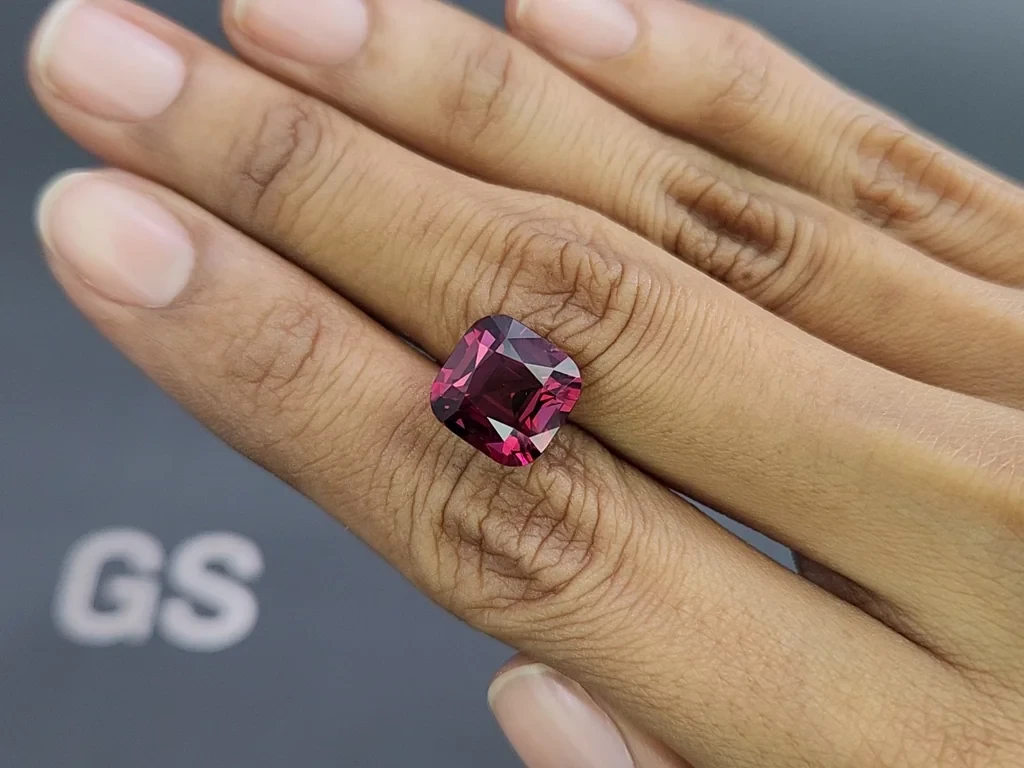 Garnet cushion cut  7.16 carats, Tanzania Image №2