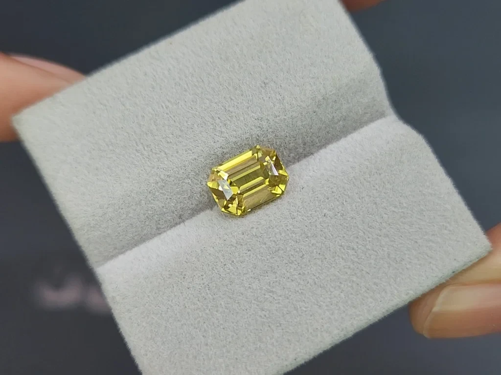 Yellow zircon octagon cut 3.34 carats, Tanzania Image №4