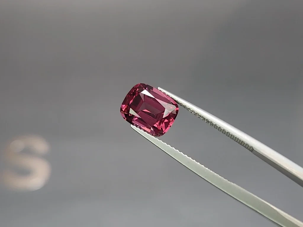 Garnet hodolite cushion cut 3.09 carats, Madagascar Image №3