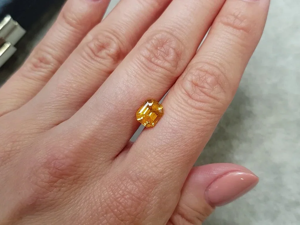 Honey yellow octagon sapphire 2.58 ct, Sri Lanka Image №2
