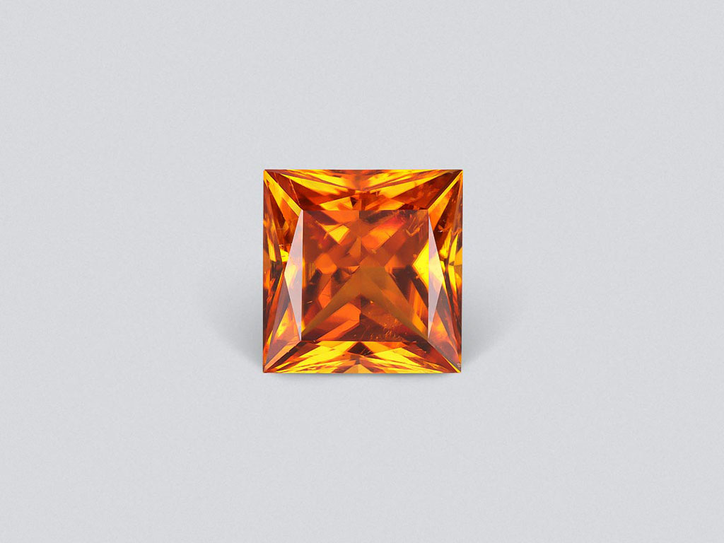 Vivid orange clinohumite in princess cut 3.80 ct, Afghanistan Image №1