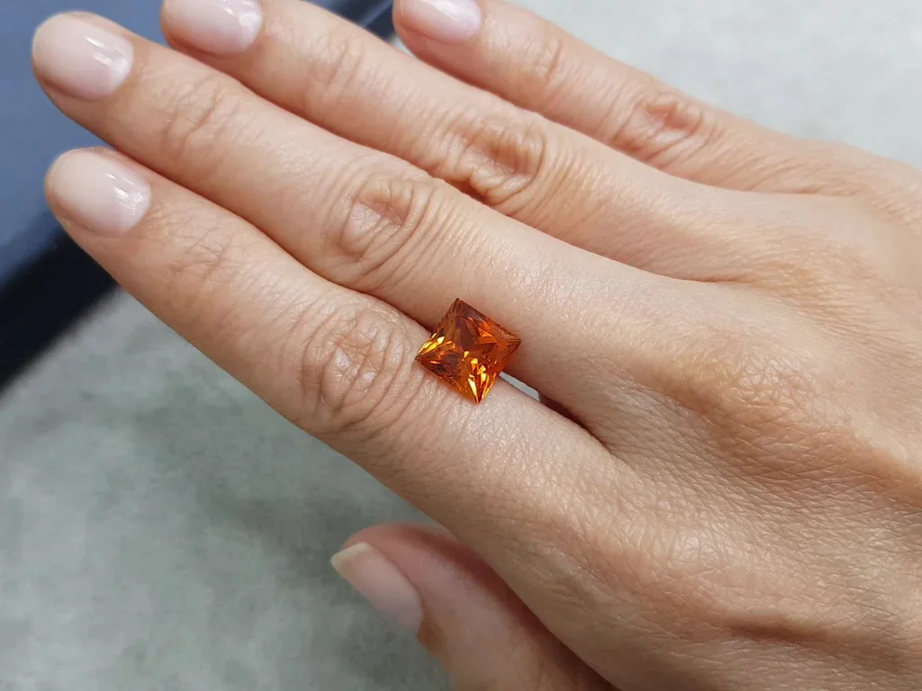 Vivid orange clinohumite in princess cut 3.80 ct, Afghanistan Image №2