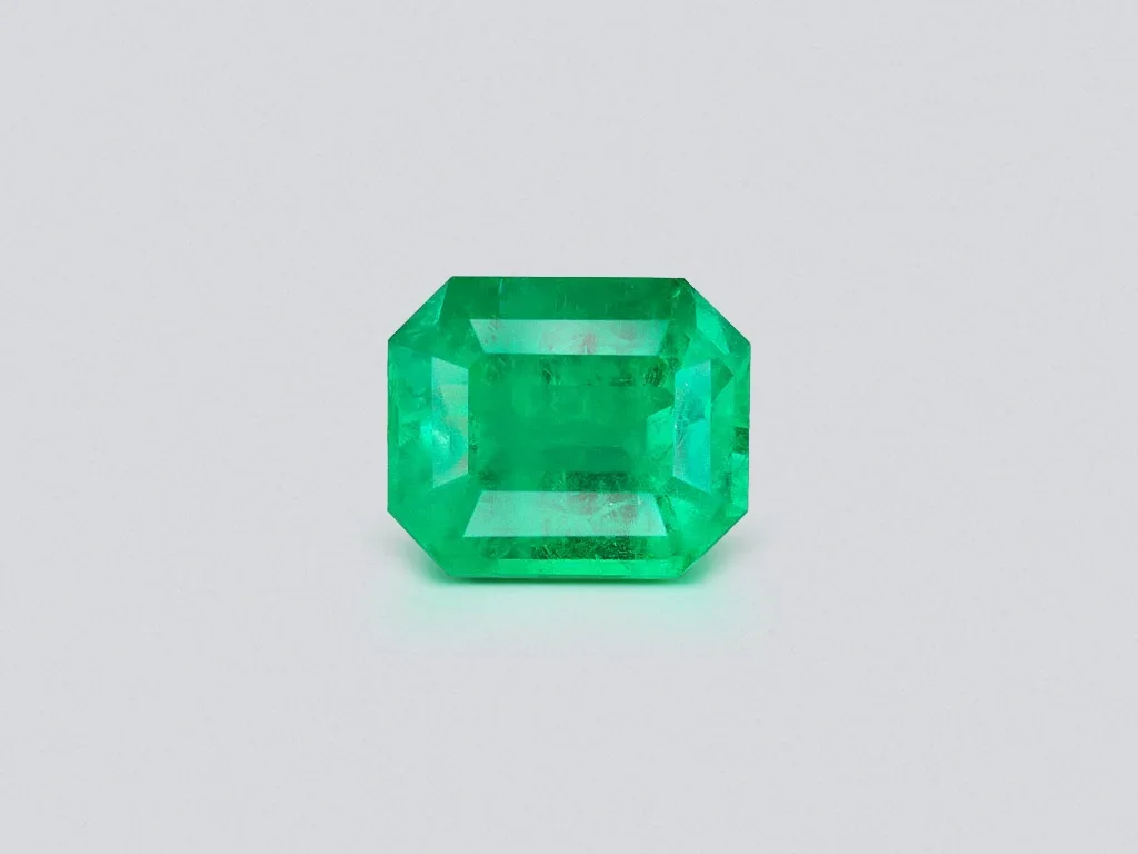 Large Vivid green Colombian emerald 13.26 carats Image №1