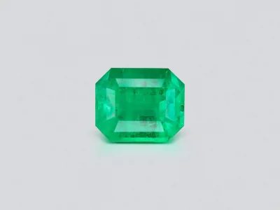 Large Vivid green Colombian emerald 13.26 carats photo