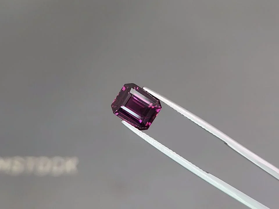 Octagon cut vivid red spinel 3,52 carats Image №3