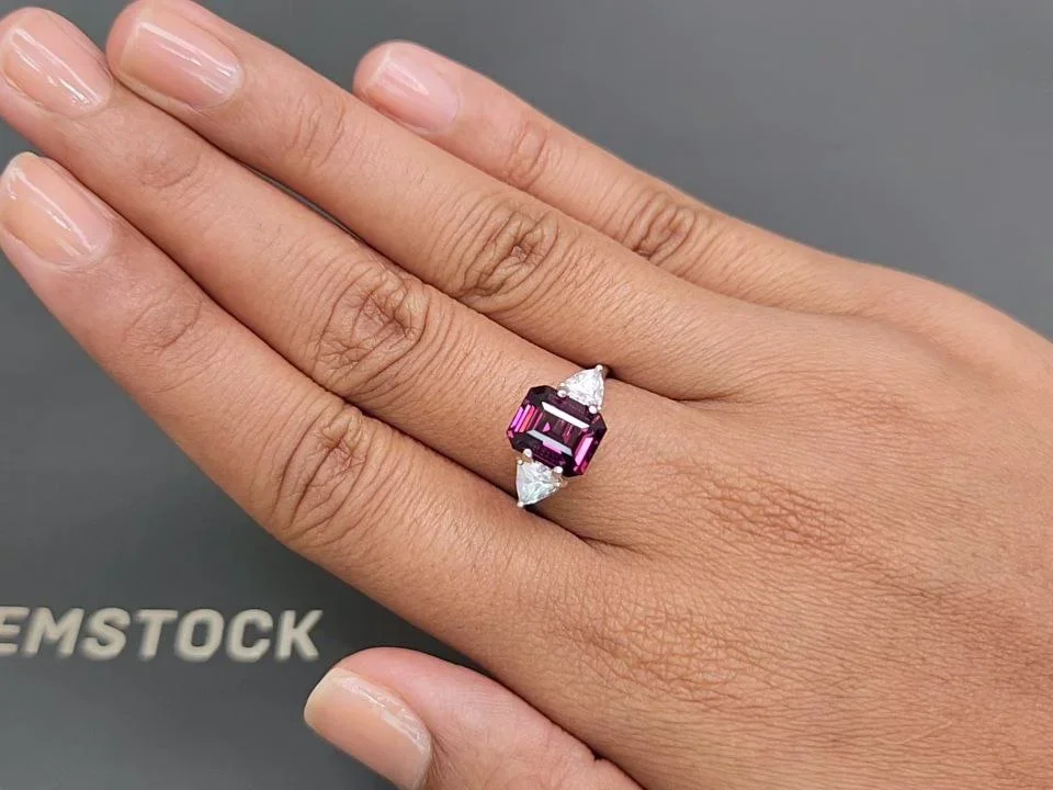 Octagon cut vivid red spinel 3,52 carats Image №5