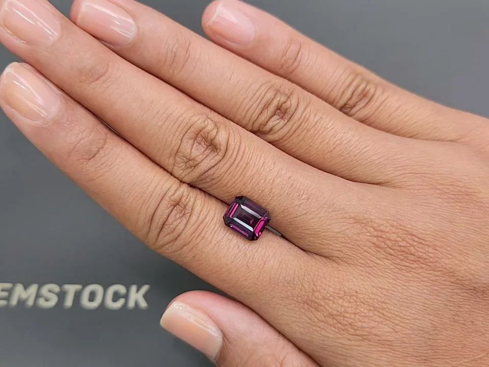 Octagon cut vivid red spinel 3,52 carats Image №2