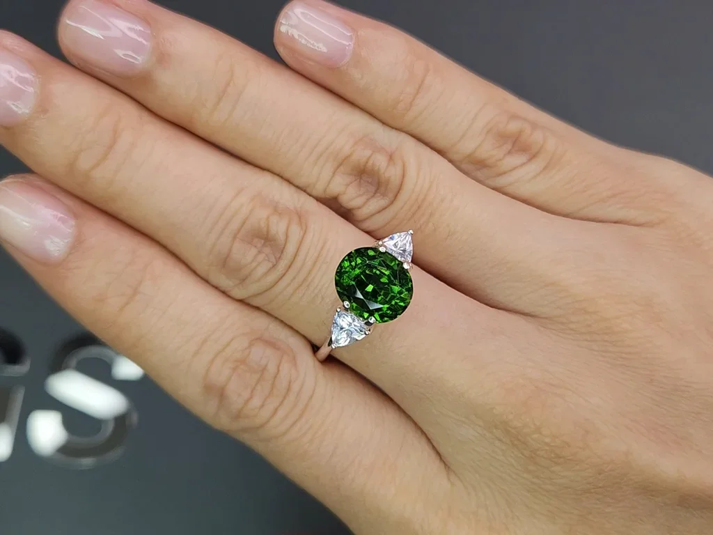 Vivid green zircon in oval cut 4.75 carats  Image №5