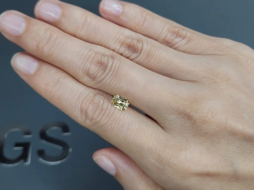 Yellow sapphire (Pastel Yellow) in radiant cut 1.06 carats, Sri Lanka Image №2