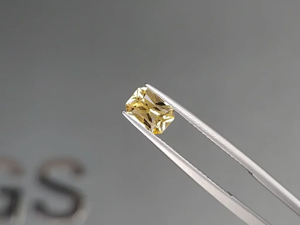 Yellow sapphire (Pastel Yellow) in radiant cut 1.06 carats, Sri Lanka Image №3
