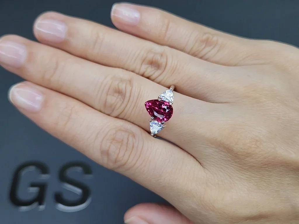 Vivid pink pear-cut Mahenge spinel 2.85 carats, Tanzania Image №5