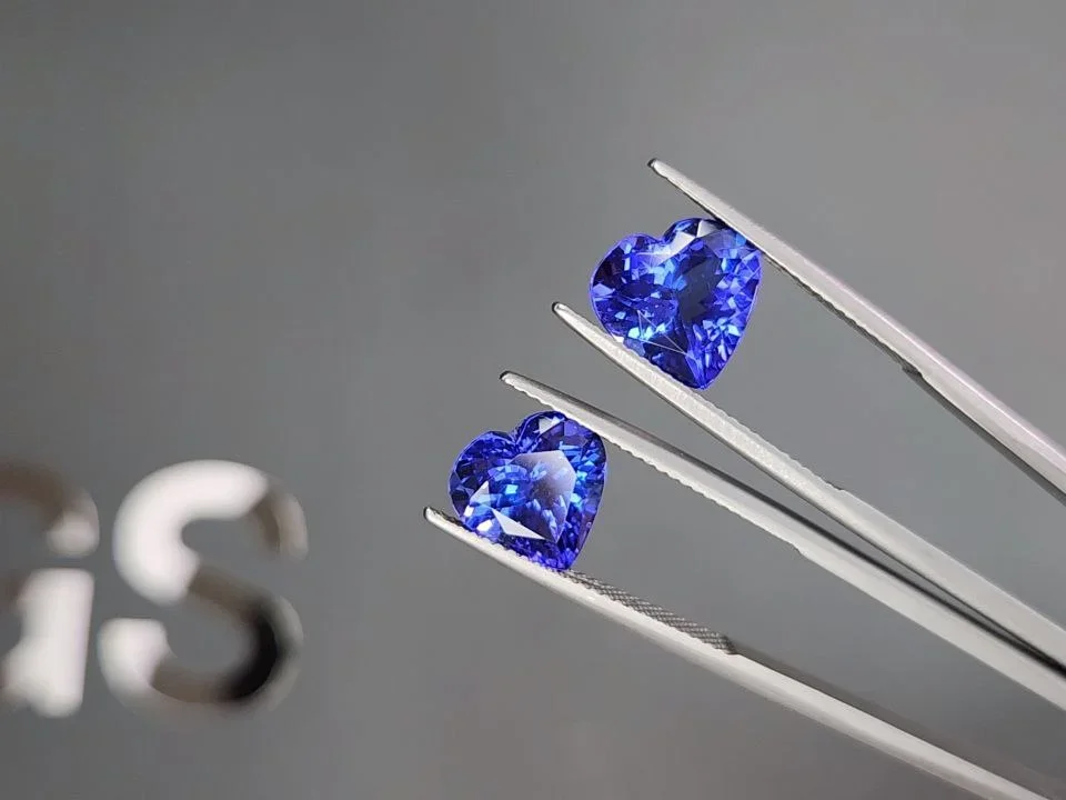 Pair of tanzanites in heart shape 6.67carats, Tanzania  Image №3