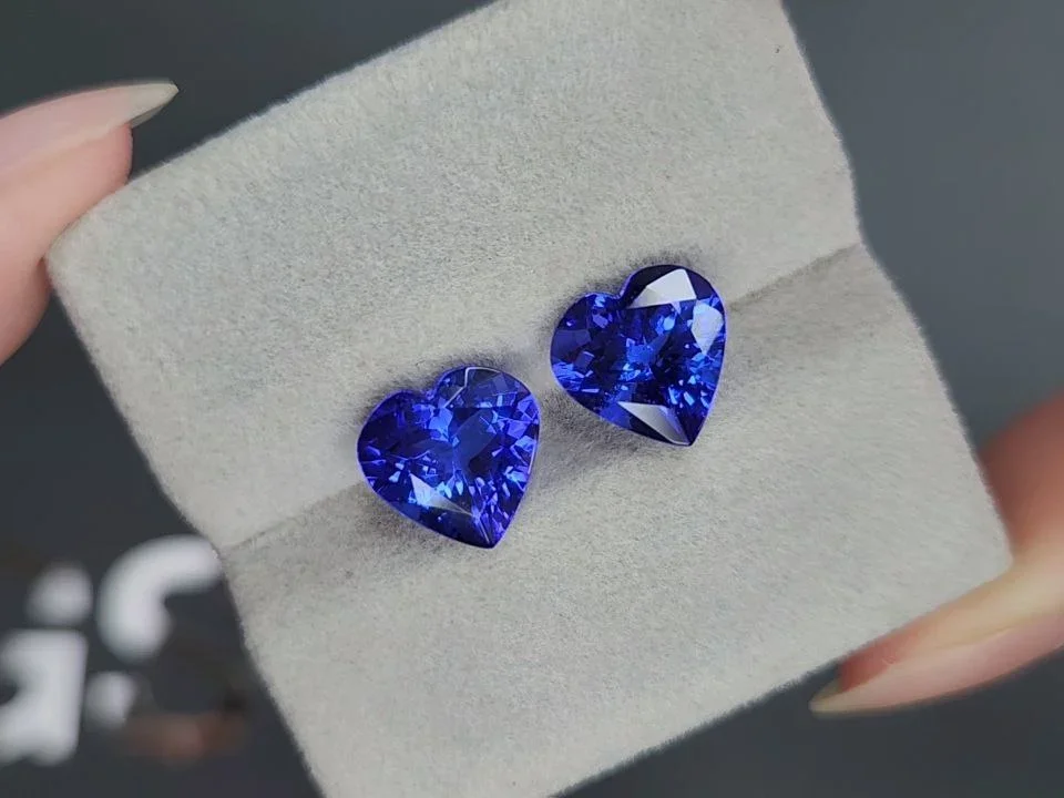 Pair of tanzanites in heart shape 6.67carats, Tanzania  Image №4