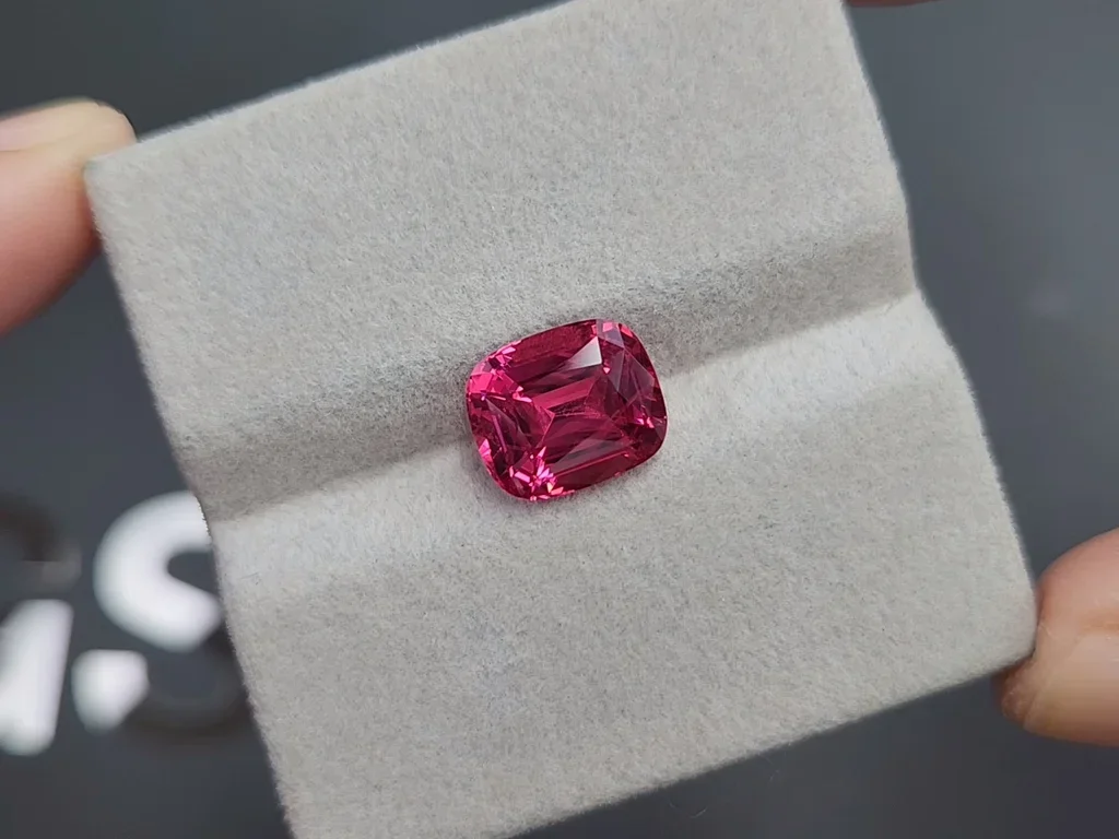 Spinel Mahenge Vibrant Pink-Red cushion cut 4.13 carats, Tanzania  Image №4