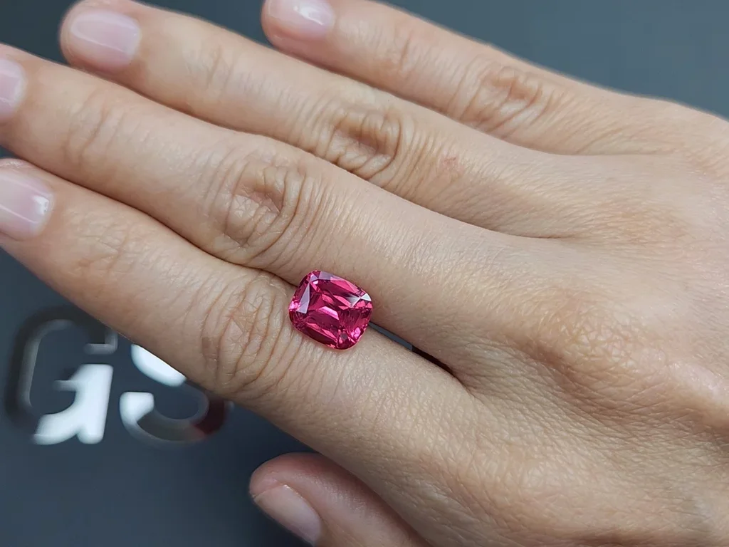 Spinel Mahenge Vibrant Pink-Red cushion cut 4.13 carats, Tanzania  Image №2