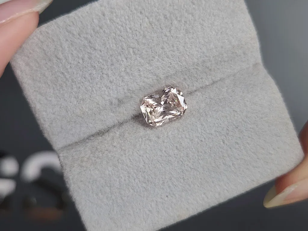 Pastel peach sapphire in radiant cut 1.62 carats, Sri Lanka Image №4